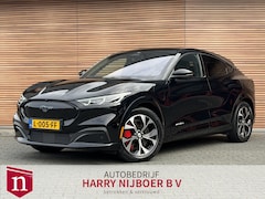 Ford Mustang Mach-E - AWD 75 kWh Panoramadak / Trekhaak / SOH 95%