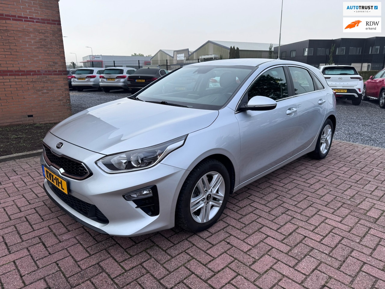 Kia Cee'd - CEED 1.6 CRDi DynamicLine, Euro 6, Marge, Apple Carplay, Hatchback - AutoWereld.nl