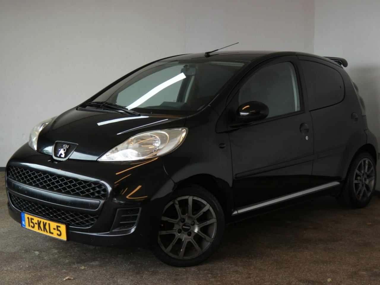 Peugeot 107 - 1.0-12V Sublime NWE APK, AIRCO, APPLE CARPLAY - AutoWereld.nl