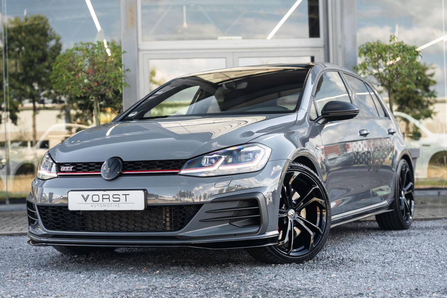 Volkswagen Golf - 2.0 TSI GTI TCR Pano Dsg Akrapovic Dynaudio - AutoWereld.nl