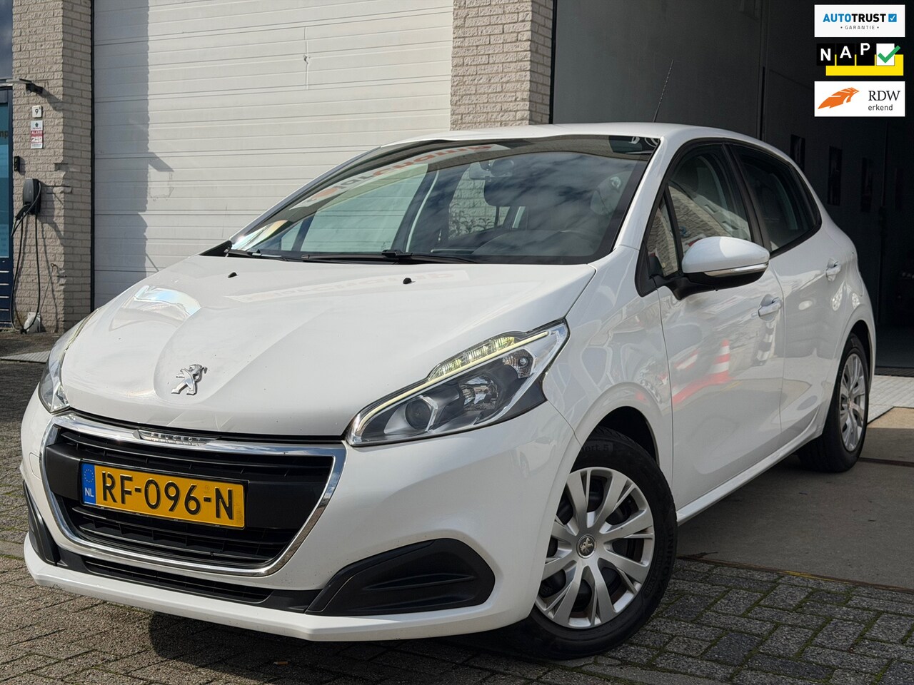 Peugeot 208 - 1.2 PureTech Active/ nap/ 2e EIG/ dealeronderhouden/ 1jaar apk/ volle opties/ zeer nette a - AutoWereld.nl