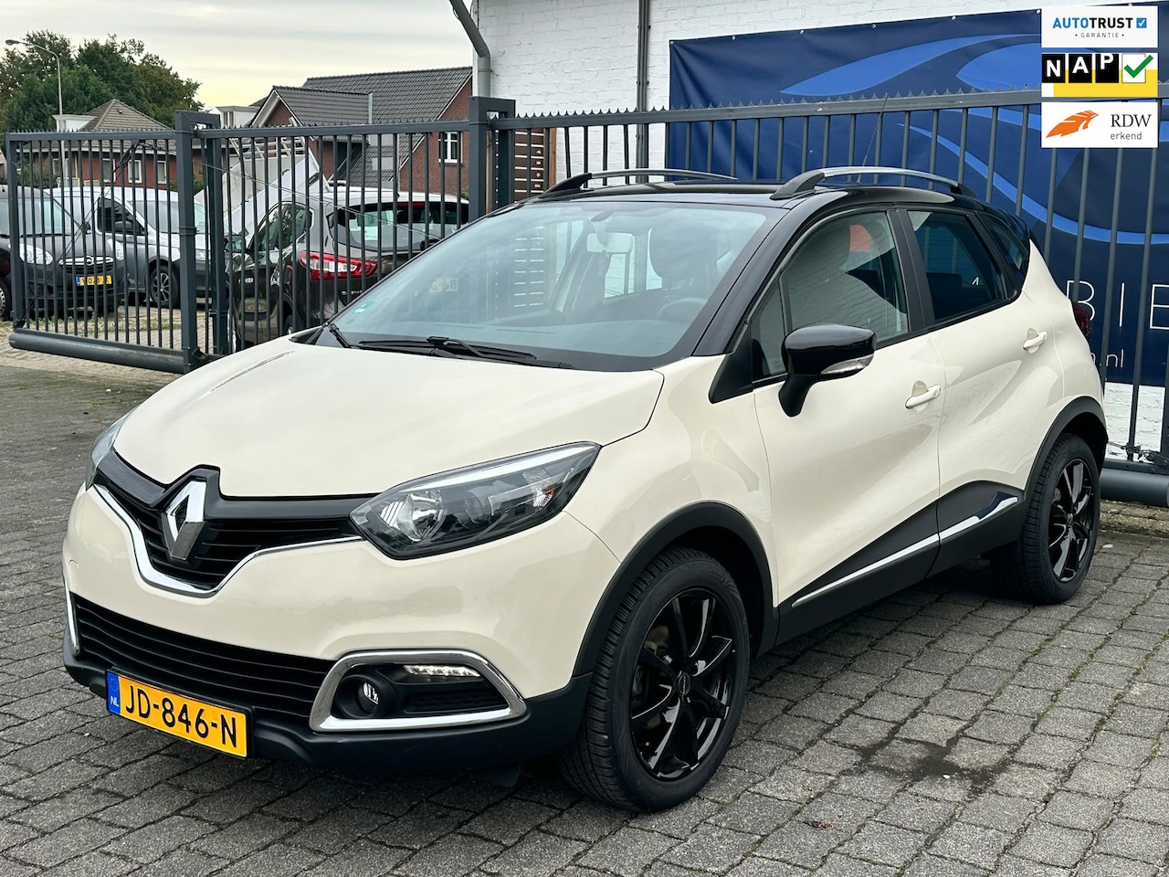 Renault Captur - 0.9 TCe Expression / NAVIGATIE / CRUISE CONTROL / AIRCO / NAP !! - AutoWereld.nl