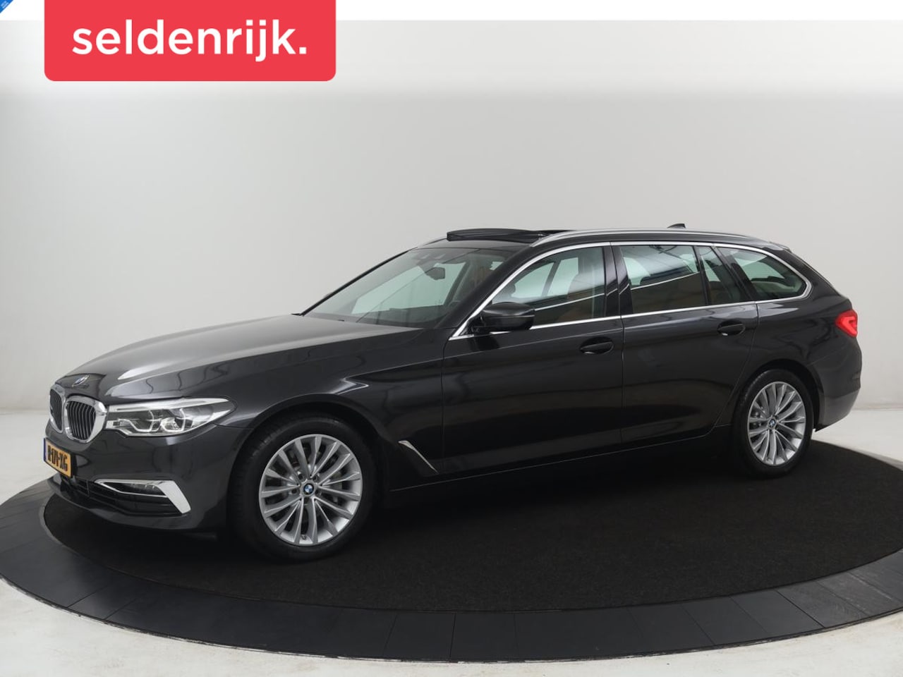 BMW 5-serie Touring - 530i xDrive High Executive | Pano.Dak | Trekhaak | Head-Up | Camera | Stoelverwarming | St - AutoWereld.nl
