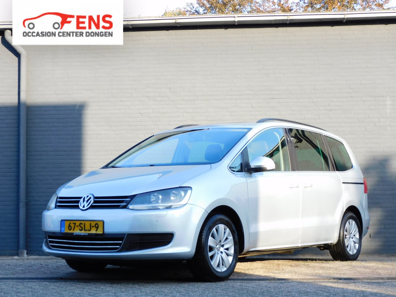 Volkswagen Sharan - 2.0 TDI Highline CARPLAY/ANDROID! CAMERA! PANO/SCHUIFDAK! CRUISE! AIRCO! TREKHAAK! - AutoWereld.nl