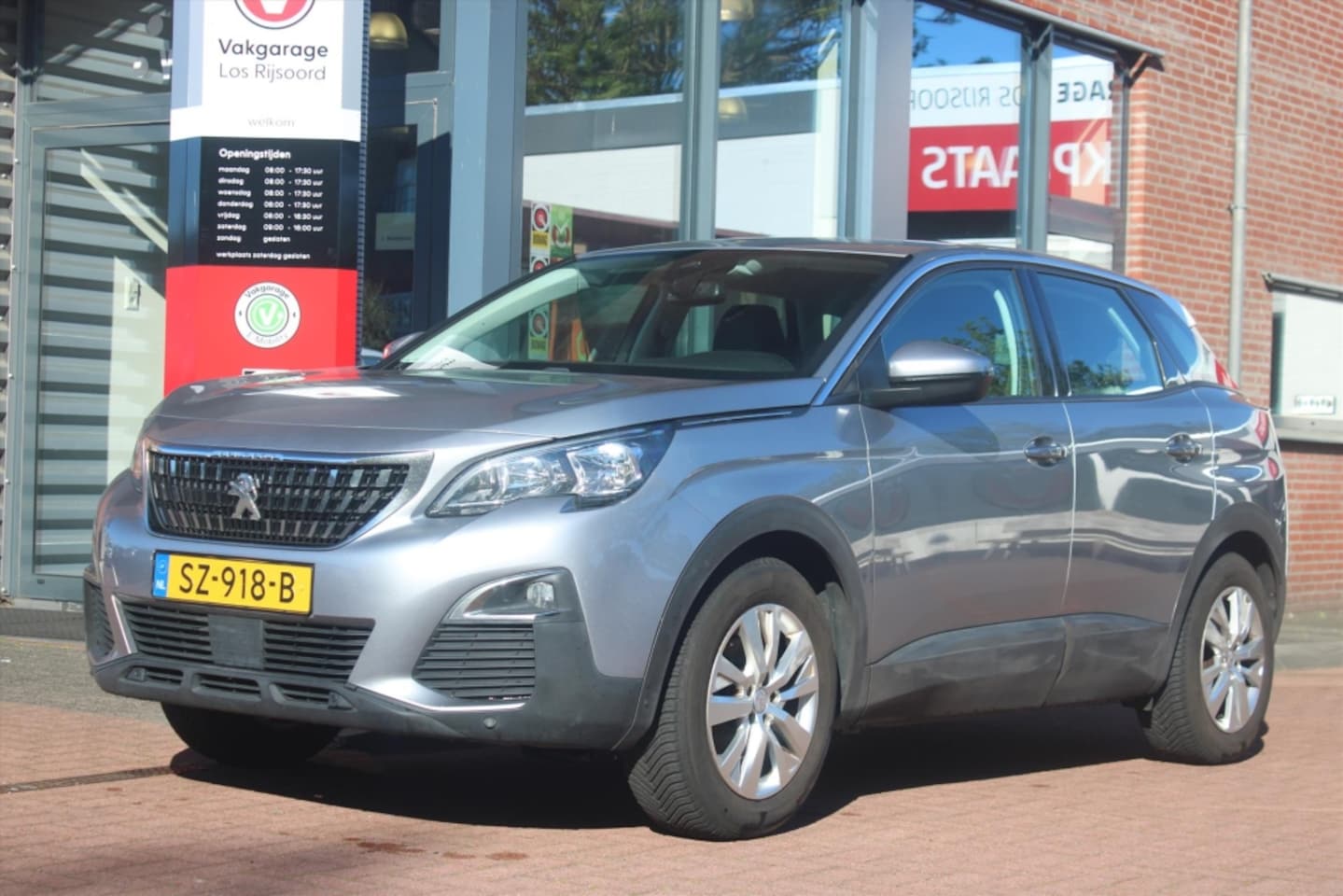 Peugeot 3008 - 1.2 PureTech *Active* | Carplay | Camera | Cruise & Climate Control | PDC | Stoelverwarmin - AutoWereld.nl