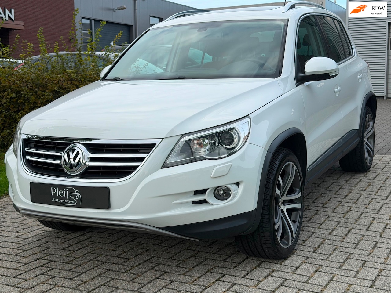 Volkswagen Tiguan - 2.0 TSI Sport&Style 4Motion|Pano|Stoelverwarming - AutoWereld.nl