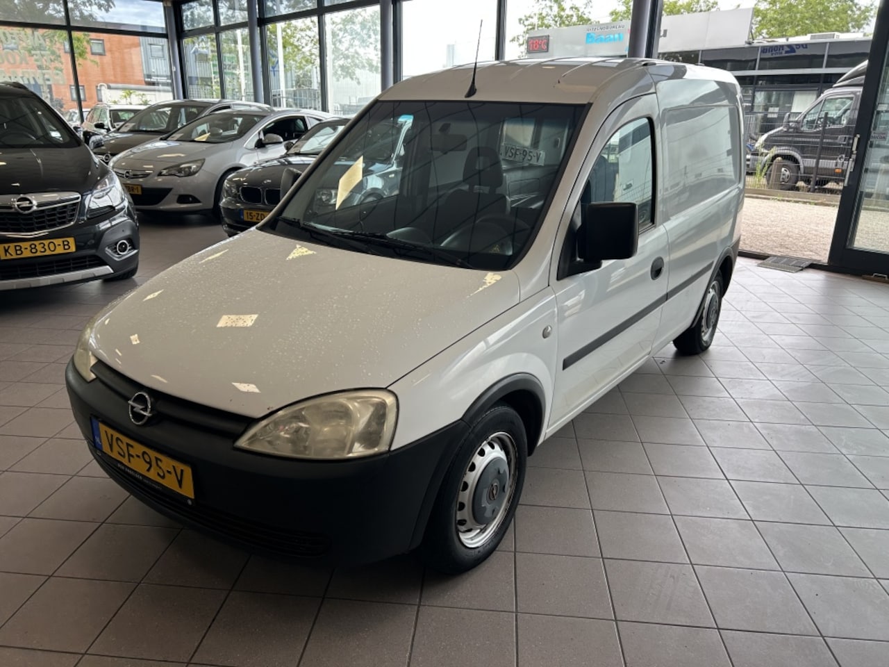 Opel Combo - 1.4-16V Comfort APK 10-27 BJ 2006 !! - AutoWereld.nl