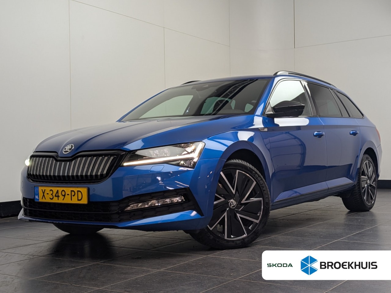 Skoda Superb Combi - 1.4 TSI iV Sportline Business l Elektr. Trekhaak l Matrix LED l 19" l Elektr. Stoel incl M - AutoWereld.nl