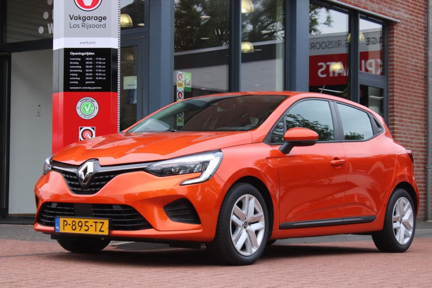 Renault Clio - 1.0 TCe *Techno* | Carplay | Cruise & Climate Control | PDC | Navigatie | Privacy | Blueto - AutoWereld.nl