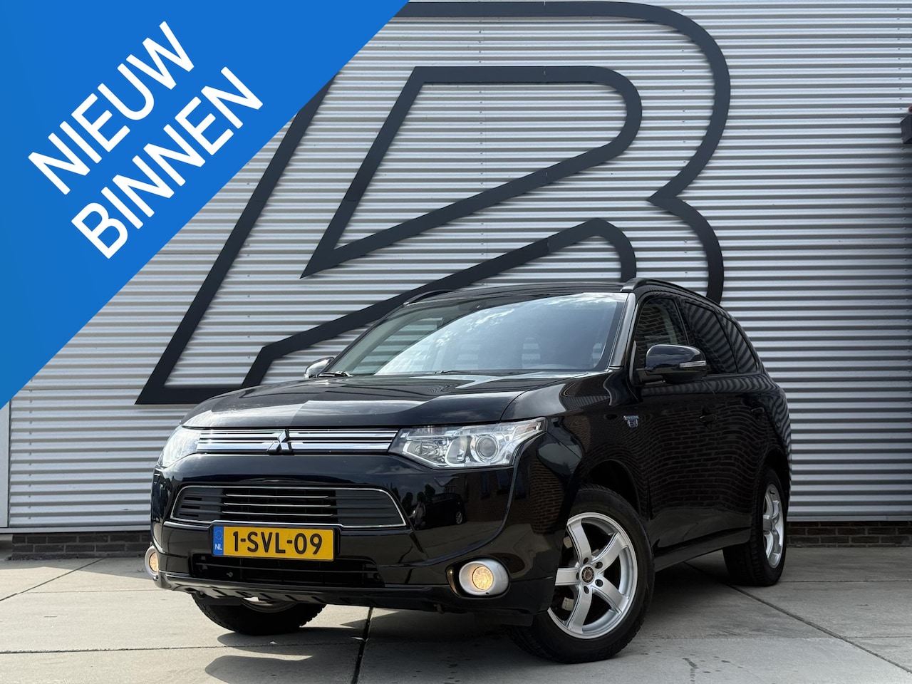 Mitsubishi Outlander - 2.0 PHEV instyle 2e Eigenaar|Pano|Camera|Cruise|Stoelverw|Trekhaak|Navi|Elek ramen|N.A.P|N - AutoWereld.nl