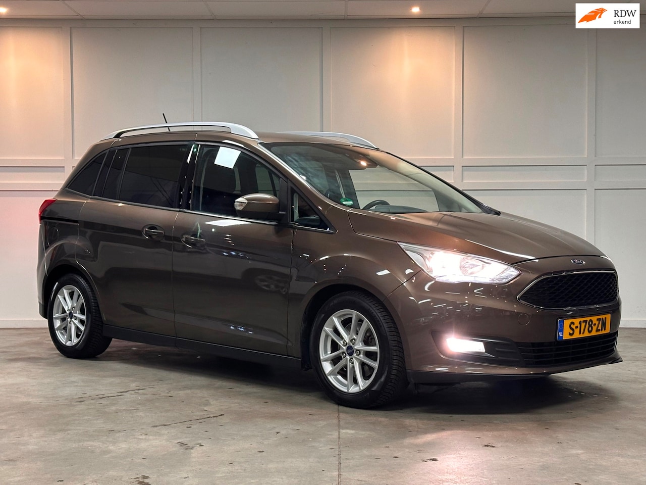 Ford Grand C-Max - 1.0 Ecoboost / 7 Persoons / 2018 / Cruise - AutoWereld.nl