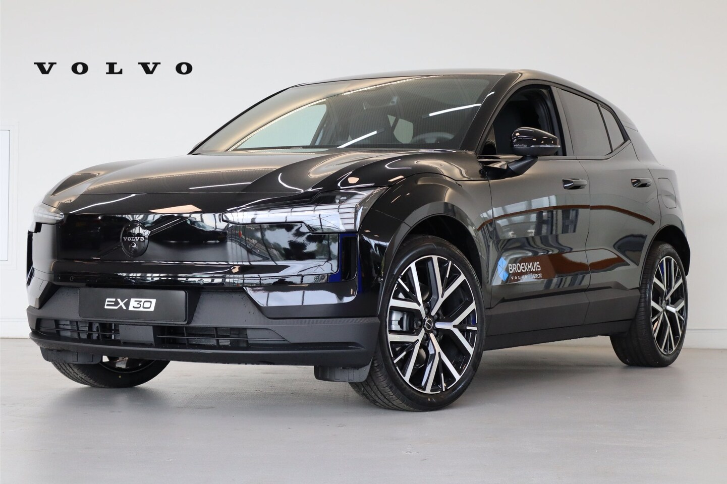 Volvo EX30 - P5 69 kWh Europa Ultra Black Edition | 20" Y-spaak | Black interior | Pano-dak | 360° - AutoWereld.nl
