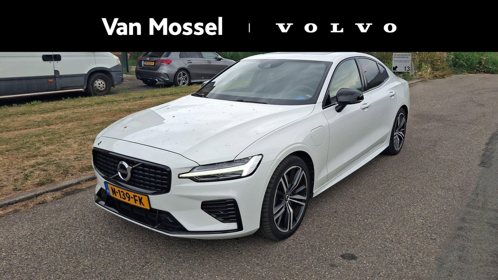 Volvo S60 - Recharge T6 AWD R-Design | Trekhaak | 19 Inch Velgen | Power Seats | Harman / Kardon | - AutoWereld.nl