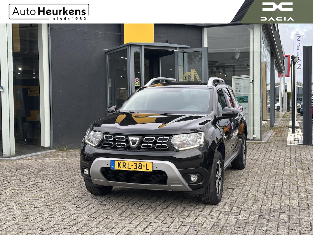 Dacia Duster - TCe 100 15th Anniversary l Speciale uitvoering! l Achteruitrijcamera l NAVI - AutoWereld.nl