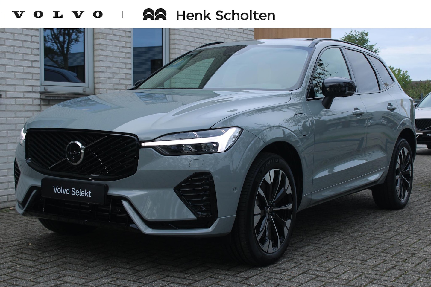 Volvo XC60 - T6 Plug-in hybrid AWD Ultra Dark | Luchtvering | Trekhaak | Panoramadak | Verwarmbare voor - AutoWereld.nl