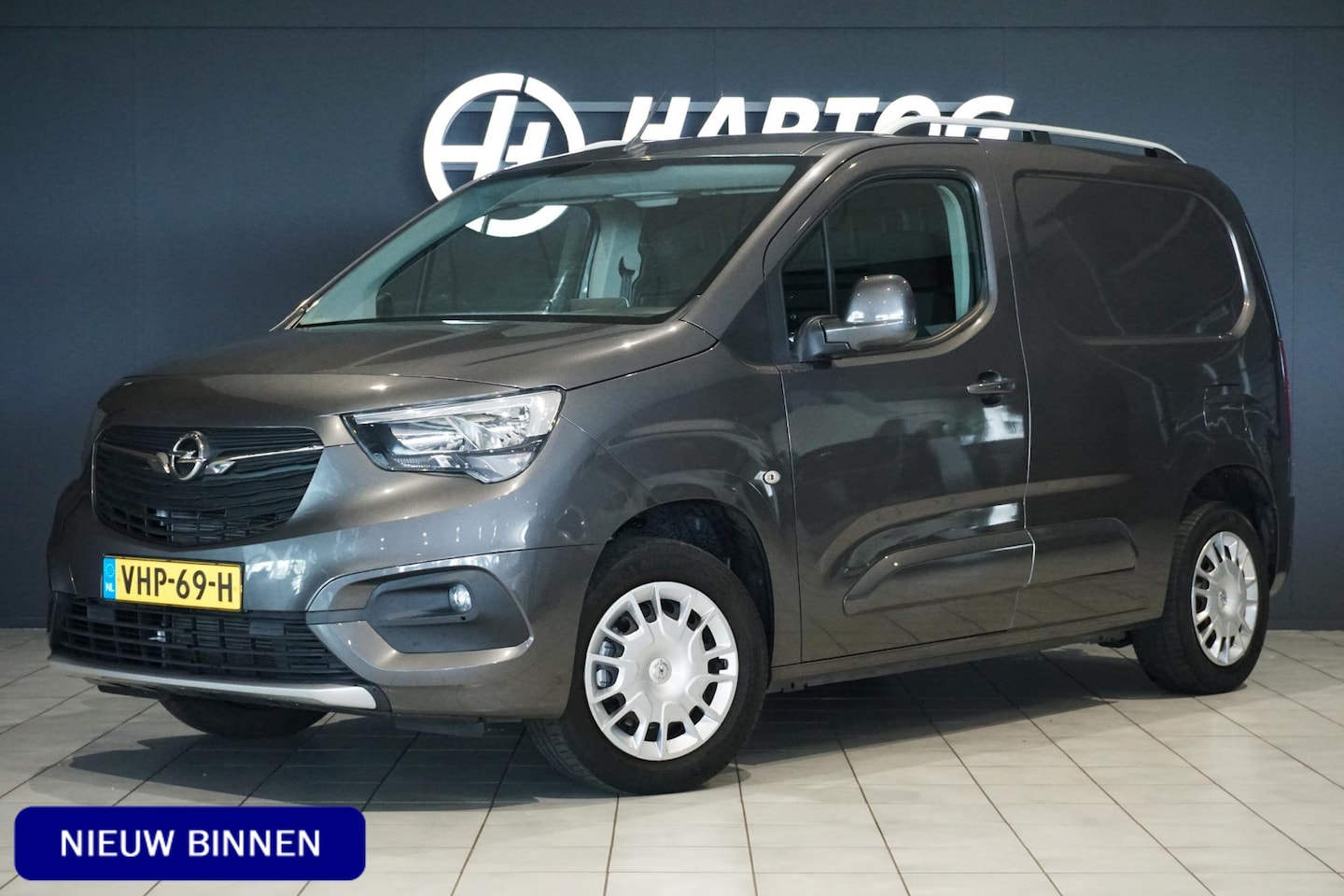 Opel Combo - 1.2 Turbo L1H1 Edition *MARGE* + APPLE CARPLAY / TREKHAAK / SENSOREN - AutoWereld.nl