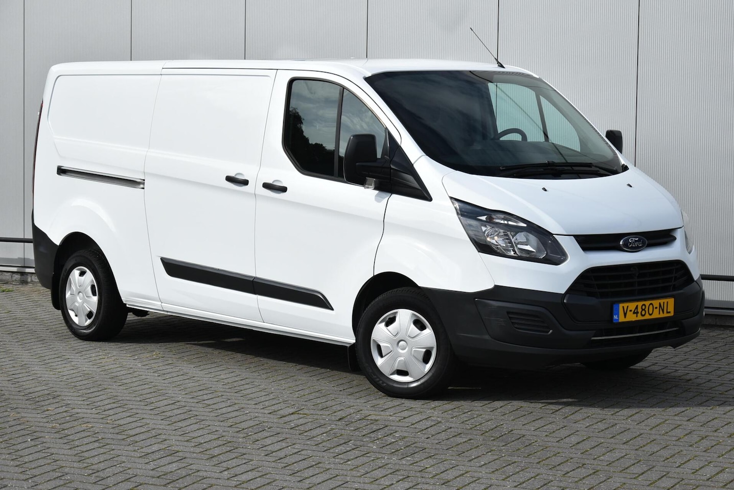 Ford Transit Custom - 2.0 TDCI L2H1 Airco Camera Trekha Euro 6 - AutoWereld.nl