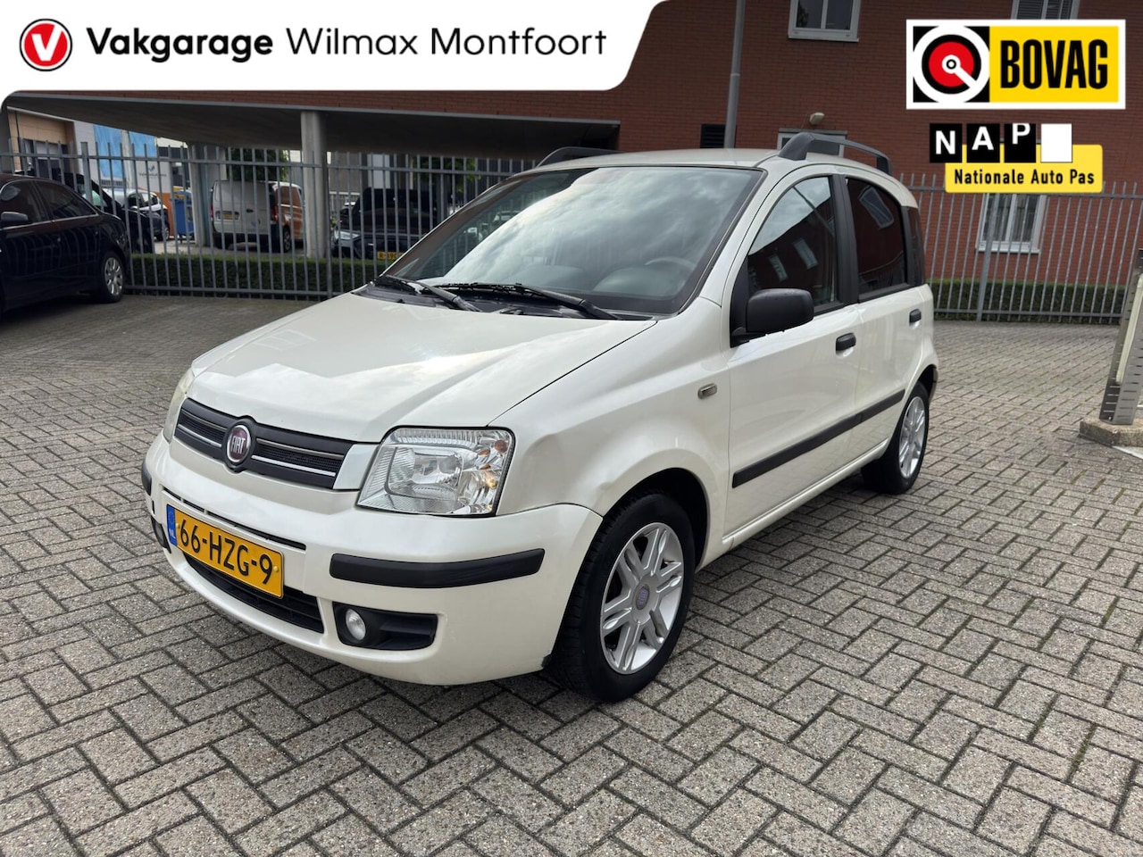 Fiat Panda - 1.2 Emotion|Airco|Half-leder|Carplay|Clima|Trekhaak|5deurs| - AutoWereld.nl