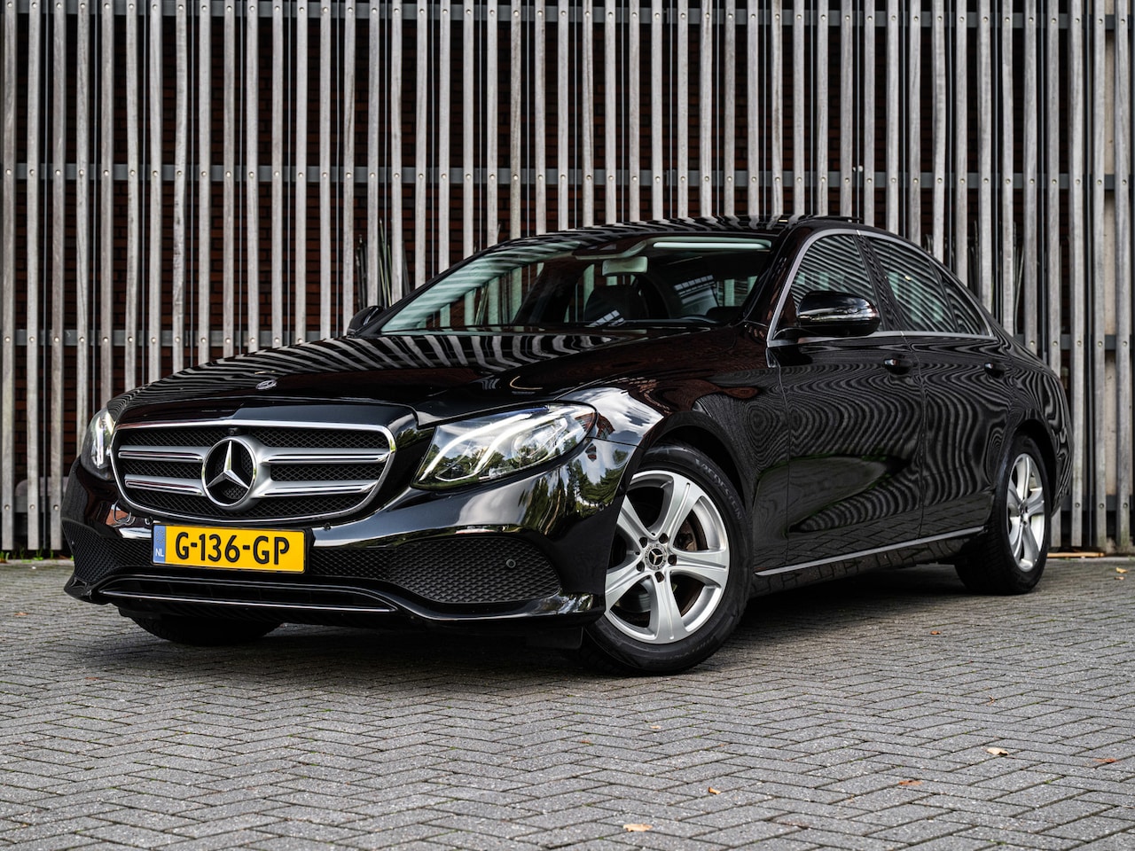 Mercedes-Benz E-klasse - Sedan 220d 195pk AUT. |Panorama|Widescreen|360-cam|Sfeerverlichting|LED|LederenBekleding|C - AutoWereld.nl