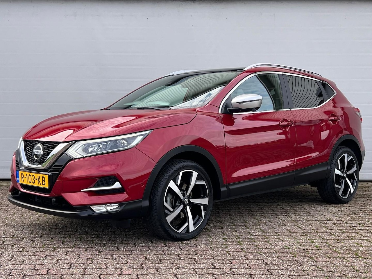 Nissan Qashqai - 113 DIG-T Tekna+ | Leder | Panoramadak | Trekhaak - AutoWereld.nl