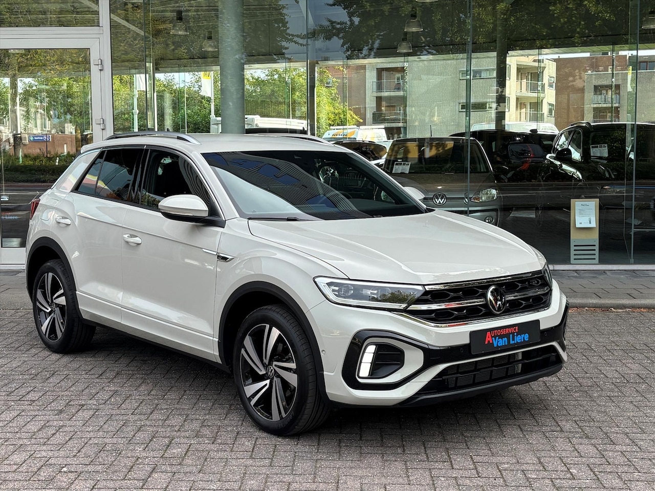 Volkswagen T-Roc - 1.5 TSI 150pk 7-DSG R-line| Camera | Keyless|Unieke KM stand| Elek klep| Rijklaarprijs inc - AutoWereld.nl