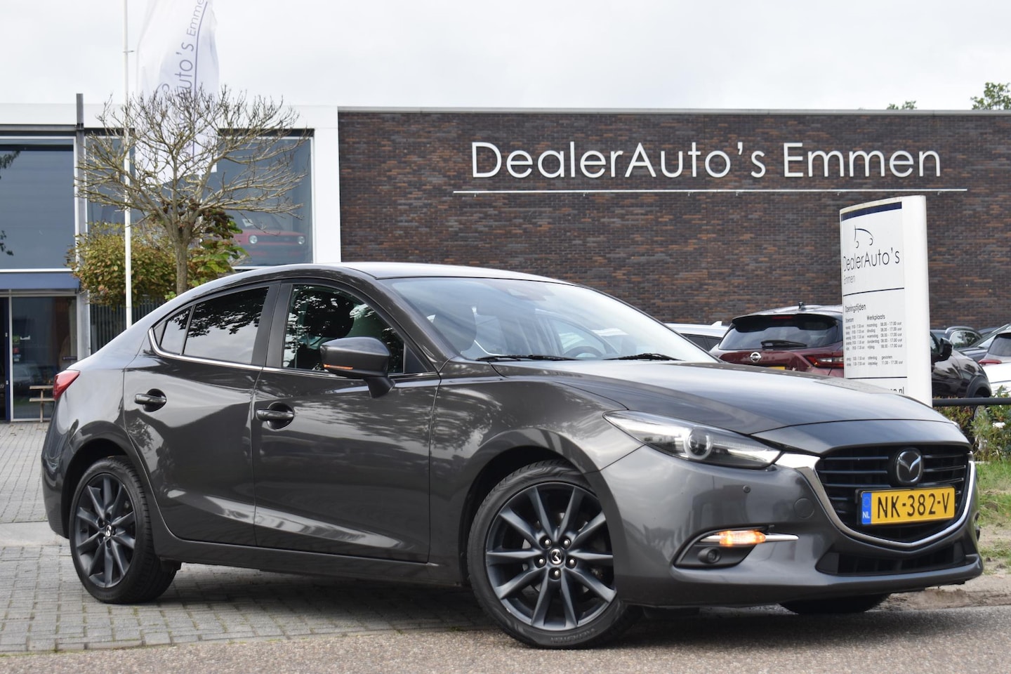 Mazda 3 - 2.0 SkyActiv-G 120 GT-M LEDER LED LMV NAVI - AutoWereld.nl