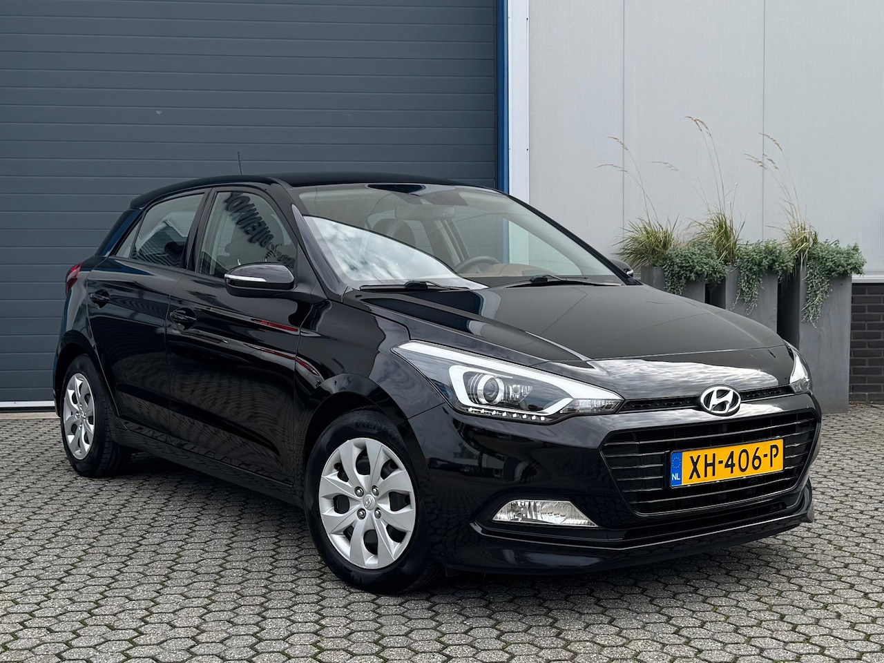 Hyundai i20 - Hyundai I20 1.0 T-GDI Comfort | Navi | Clima | Cruise | Camera | Carplay | PDC | Inklap sp - AutoWereld.nl