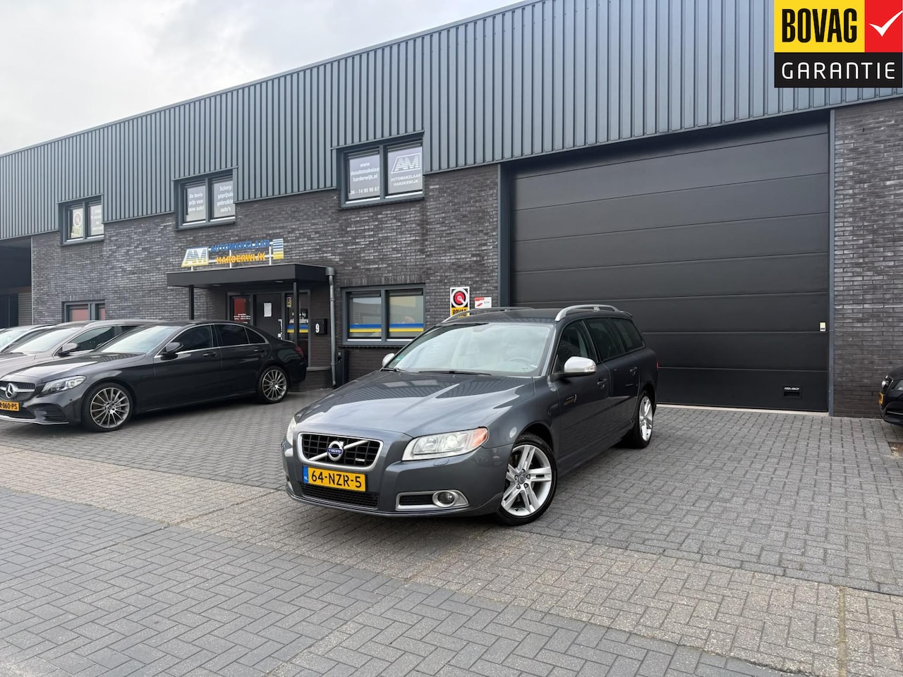 Volvo V70 - 2.0T R-Edition | 3E EIGENAAR | AUTOMAAT | LEDER | NAVI | XENON | CRUISE | TREKHAAK | - AutoWereld.nl