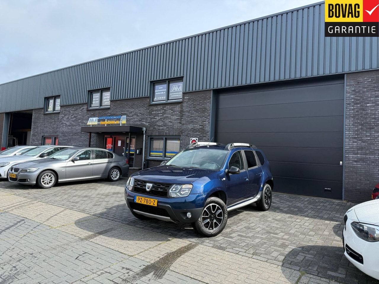 Dacia Duster - 1.2 TCe 4x2 Blackshadow | 1E EIGENAAR | 3/6/12MND GARANTIE | CRUISE | NAVI | DAB | AIRCO | - AutoWereld.nl
