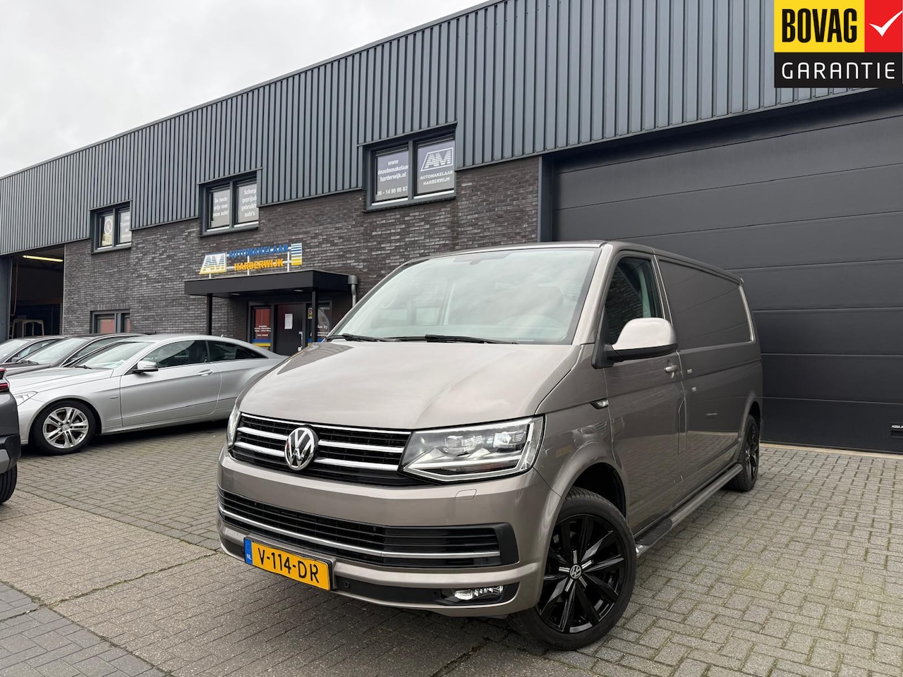 Volkswagen Transporter - 2.0 TDI L2H1 DC Highline | 2E EIGENAAR | NW DISTR RIEM | NAVI | CAMERA | CRUISE |AIRCO | - AutoWereld.nl