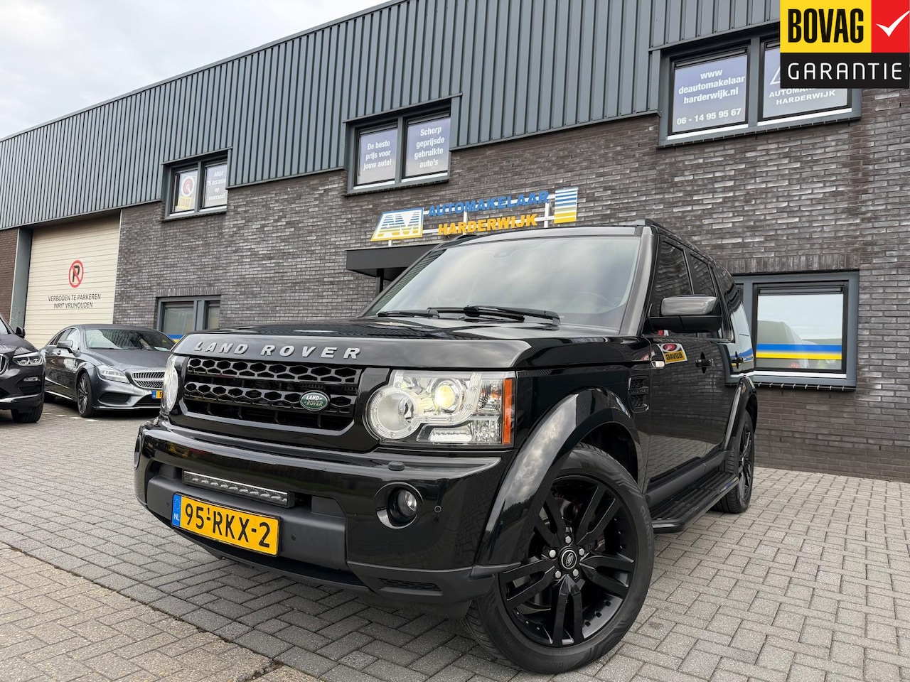 Land Rover Discovery - 3.0 SDV6 Black&White | 3E EIGENAAR | 3/6/12MND GARANTIE | AUTOMAAT | PANO | 7PERS | LUCHTV - AutoWereld.nl