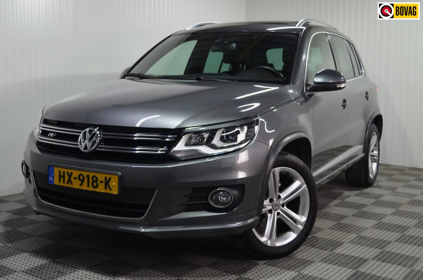 Volkswagen Tiguan - 1.4 TSI R-Line Edition / Trekhaak / Pano,dak / Leder / Stoelverw./ Pdc / NL auto - AutoWereld.nl