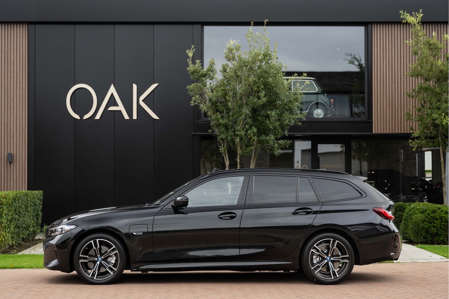 BMW 3-serie Touring - 330e | M-Sport | Live Cockpit | Panorama | Leder/Alcantara | HiFi | Camera | ACC | Saphire - AutoWereld.nl
