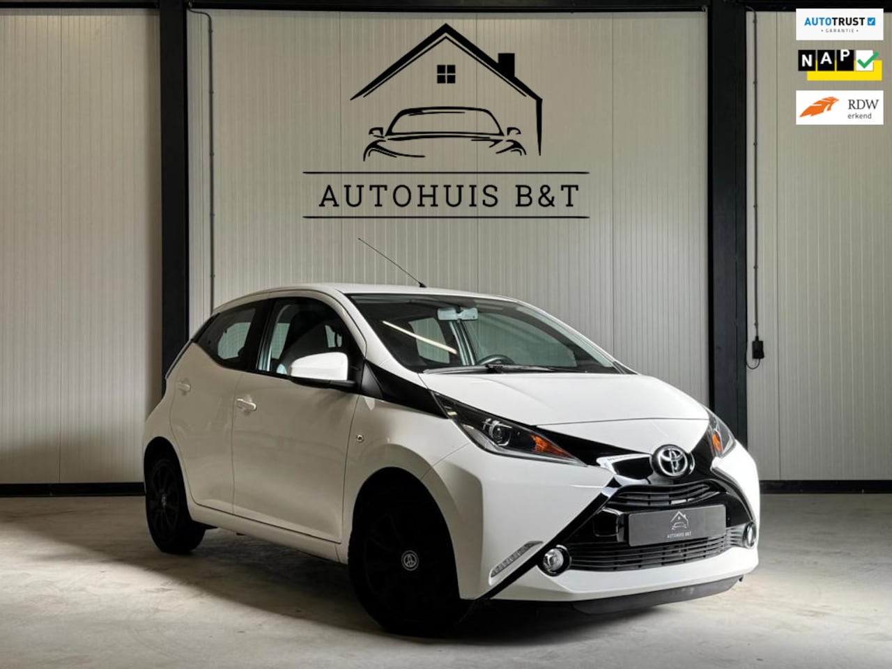 Toyota Aygo - 1.0 VVT-i x-play 1.0 VVT-i x-play - AutoWereld.nl