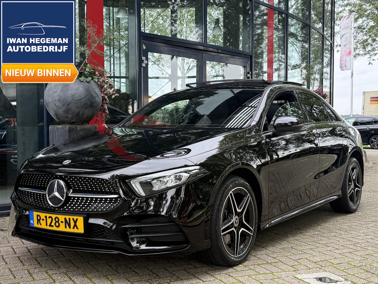 Mercedes-Benz A-klasse - 250 e Business Solution AMG Limited | Panoramadak | Sfeerverlichting | PDC + Camera | Clim - AutoWereld.nl