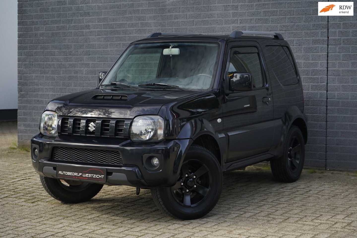 Suzuki Jimny - 1.3 Exclusive 4WD, Leder, Airco, Trekhaak - AutoWereld.nl