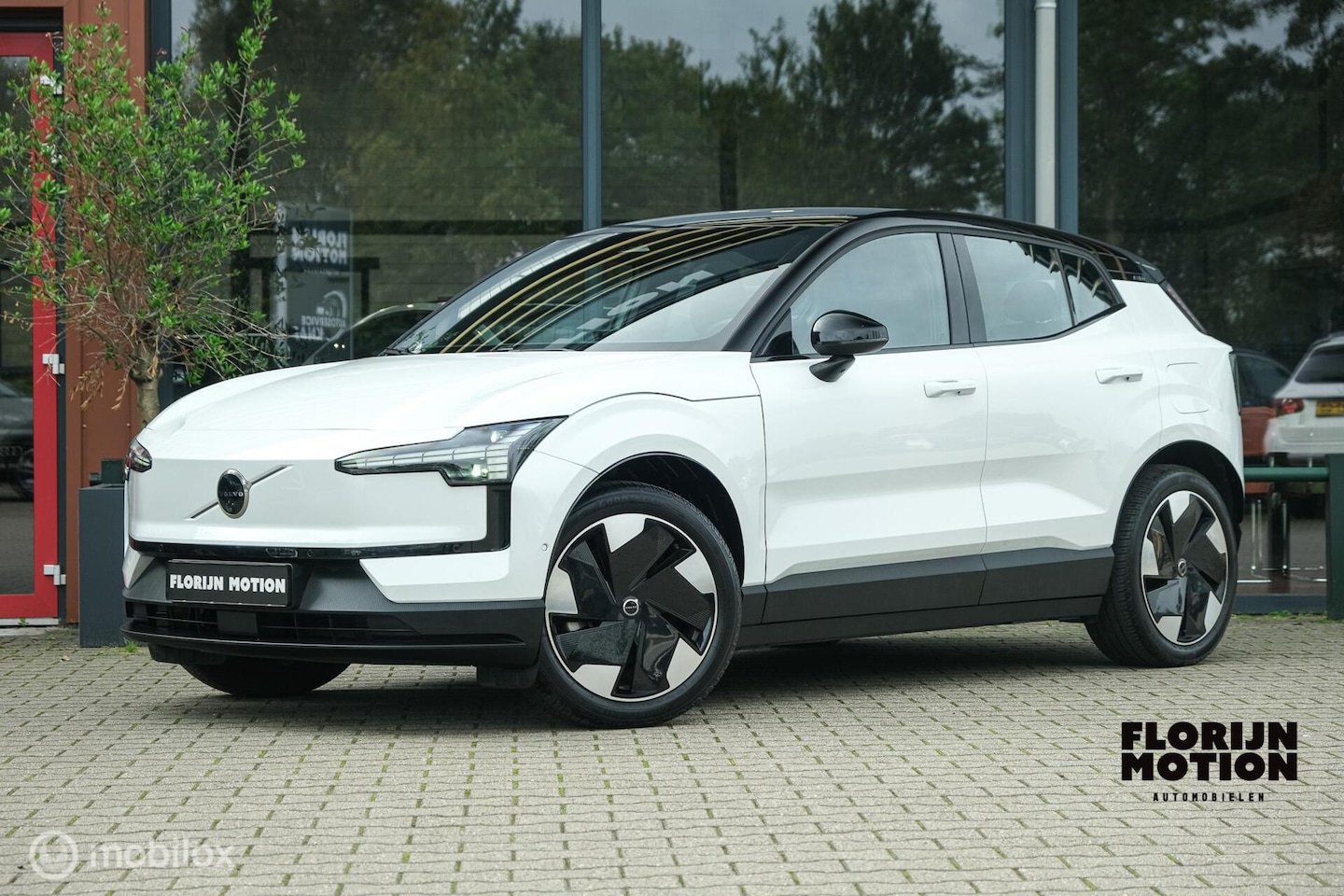Volvo EX30 - Single Motor Extended Range Ultra 69 kWh | SOH 98% | Pano | Stoel en stuurwielverwarming | - AutoWereld.nl