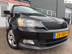 Skoda Fabia Combi - 1.0 Style met parkeersensoren en bluetooth en cruise controle en airco
