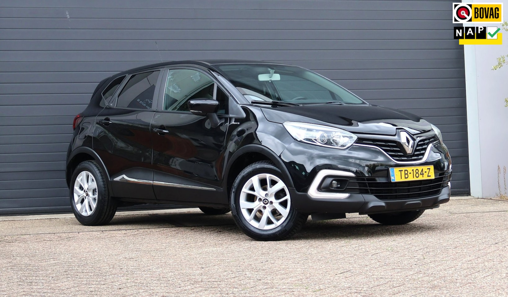 Renault Captur - 0.9 TCe Limited Airco/Navi/PDC/Cruise/Trekhaak - AutoWereld.nl