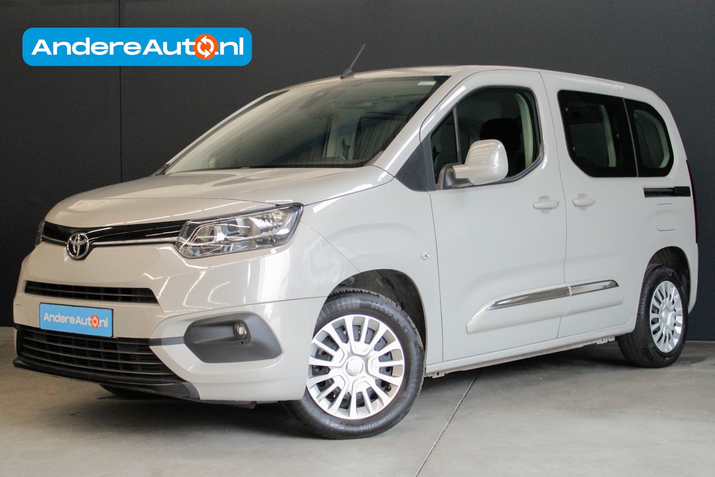 Toyota ProAce City - 1.2 Turbo AUTOMAAT |nieuwe distributieriem|dealer onderhouden|navigatie|cruise control| - AutoWereld.nl