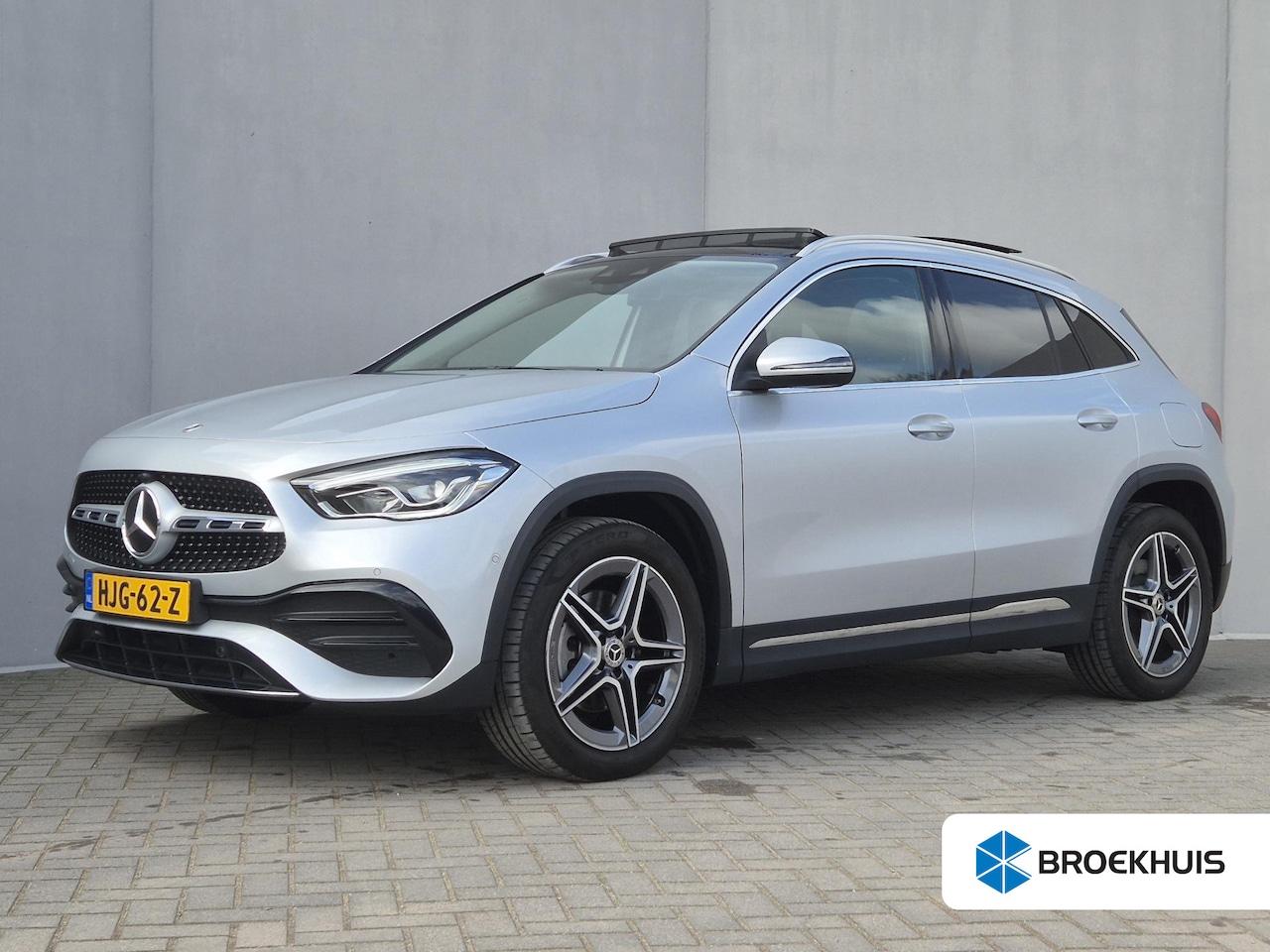 Mercedes-Benz GLA-Klasse - 250 e AMG Line / Dealer onderhouden / Accu SOH 98,51% / Glazen schuif- en kanteldak / Trek - AutoWereld.nl