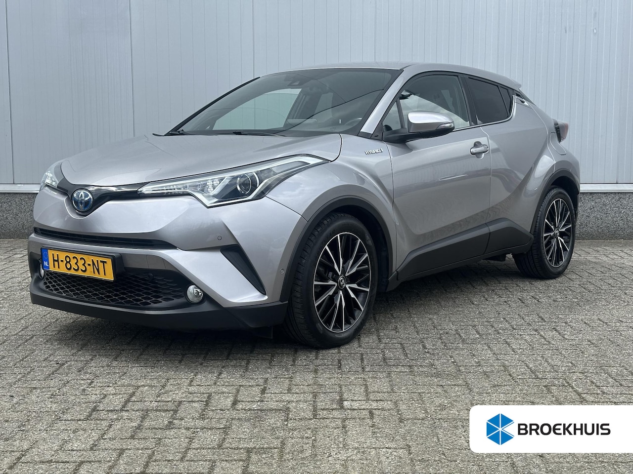Toyota C-HR - 1.8 Hybrid Executive / Navigatie / Adaptieve Cruise control / Achteruitrijcamera / Stoelve - AutoWereld.nl