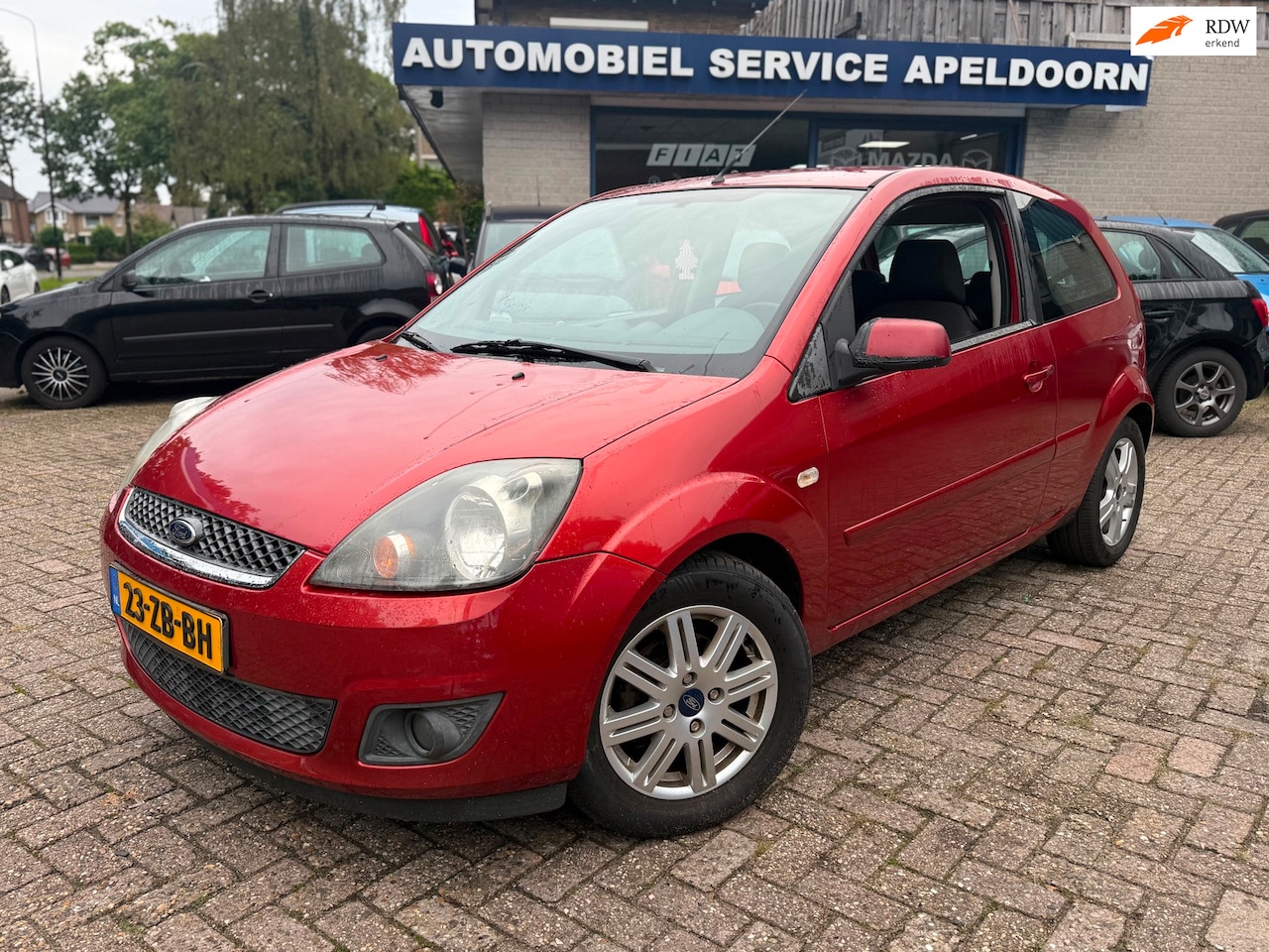 Ford Fiesta - 1.3-8V Futura * NW. APK*AIRCO*ELEKTR. RAMEN*STUURBEKR.*LM. VELGEN * - AutoWereld.nl