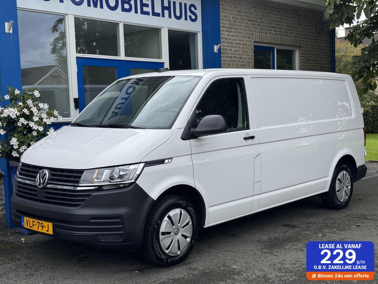 Volkswagen Transporter - 2.0 TDI L2H1 | Cruise | Carplay | PDC - AutoWereld.nl
