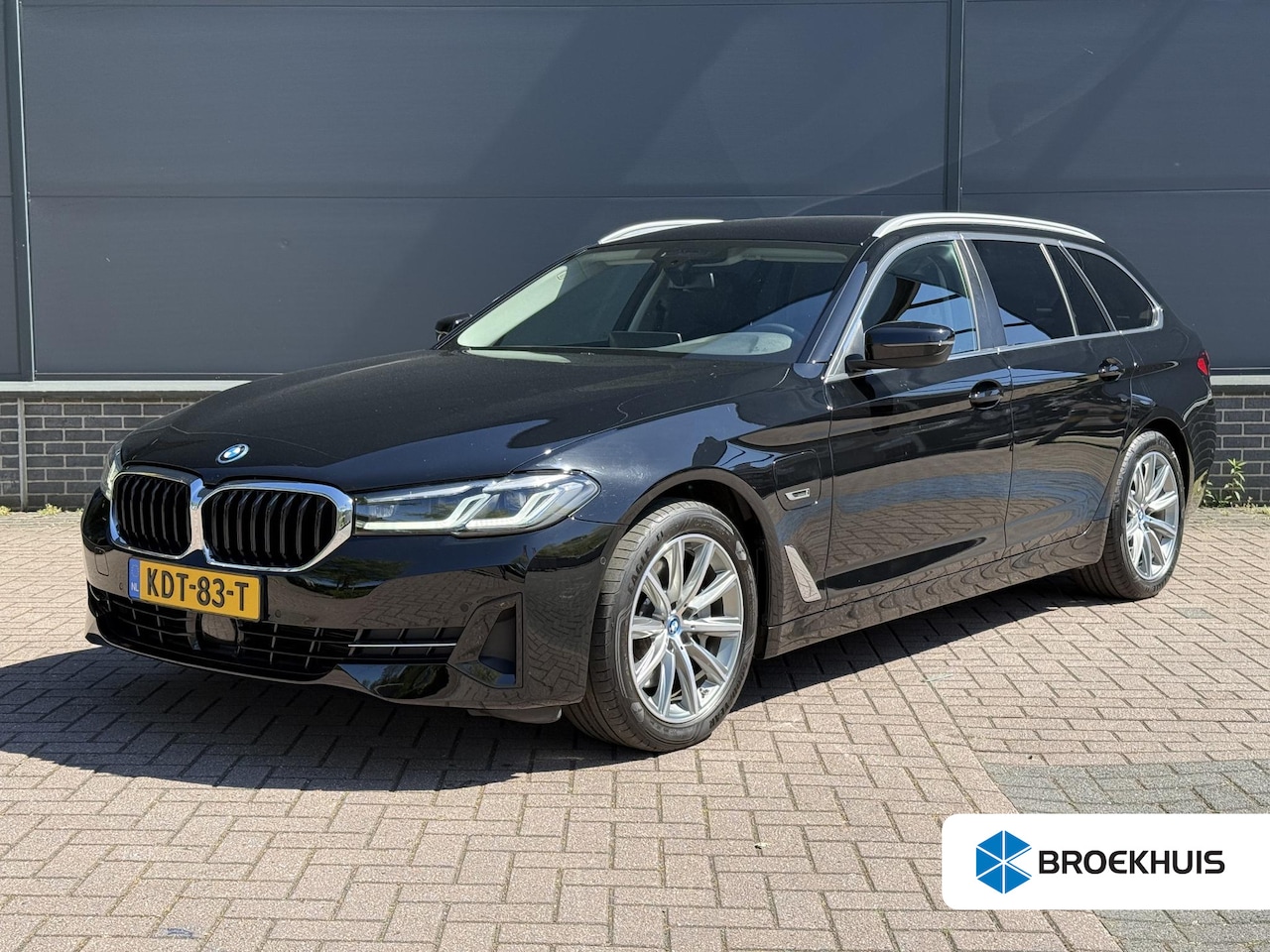 BMW 5-serie Touring - 5 Serie Touring 530e xDrive Executive / Elektrische trekhaak 2.000 kg / SOH 89% / LED / Vo - AutoWereld.nl