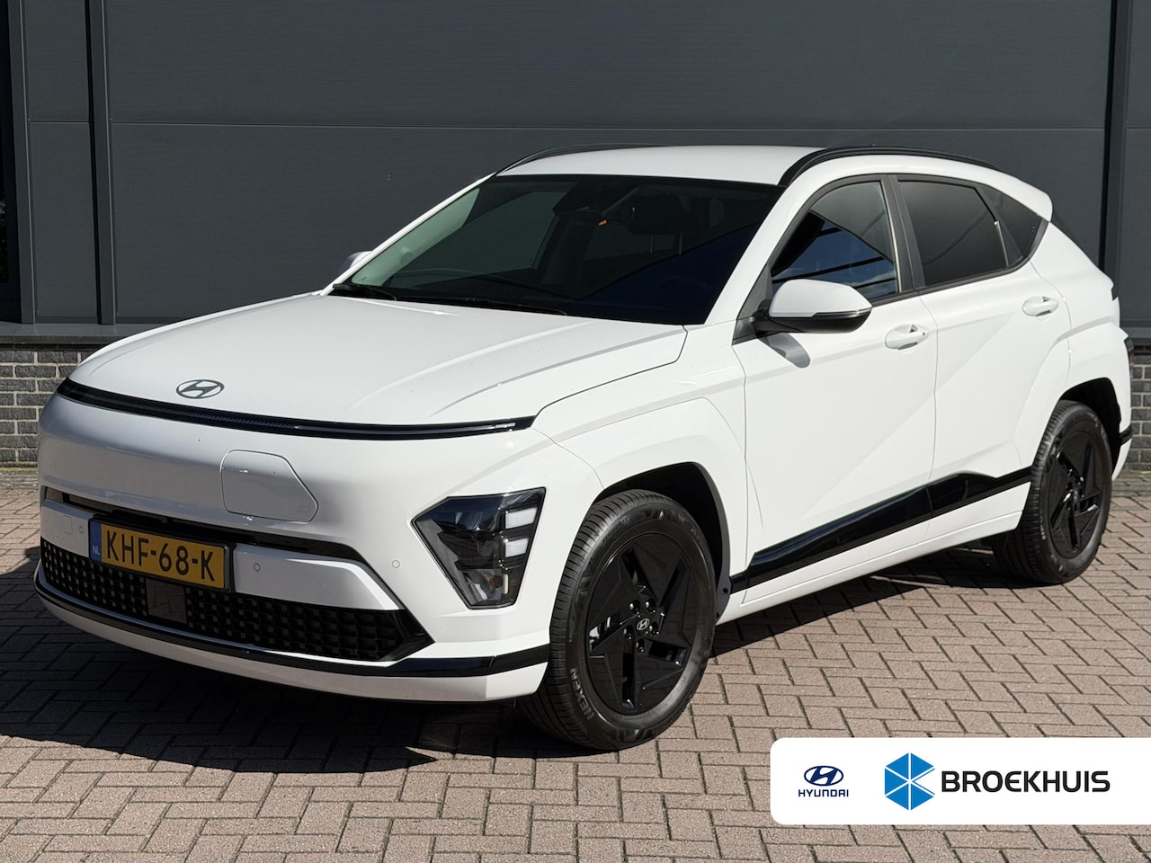 Hyundai Kona Electric - Pure Edition 64.8 kWh / Navigatie / Apple Carplay & Android Auto / Airco / Achteruitrijcam - AutoWereld.nl