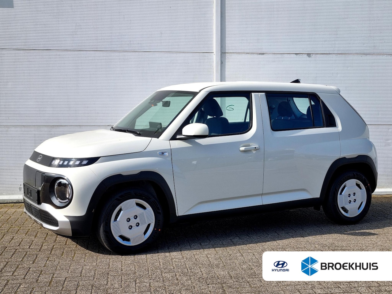 Hyundai Inster - E-Motion 49 kWh / € 2.000,- Voordeel / Snel Leverbaar / Rijklaarprijs / Navigatie / Apple - AutoWereld.nl