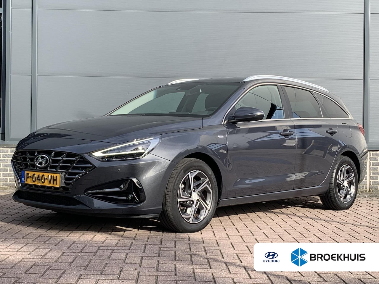 Hyundai i30 Wagon - 1.5 T-GDi MHEV Premium / Dealer onderhouden / Trekhaak / 1410 kg Trekgewicht / Navigatie / - AutoWereld.nl
