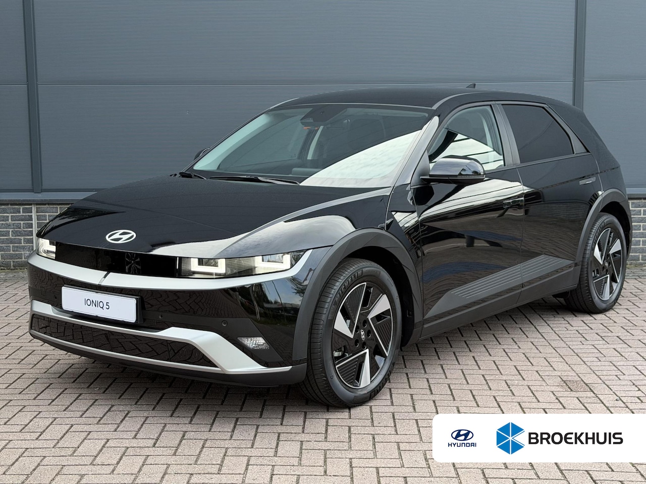 Hyundai IONIQ 5 - Standard Range Pure Edition 63 kWh / Snel Leverbaar / Stoelverwarming Voor + Achter / Stuu - AutoWereld.nl
