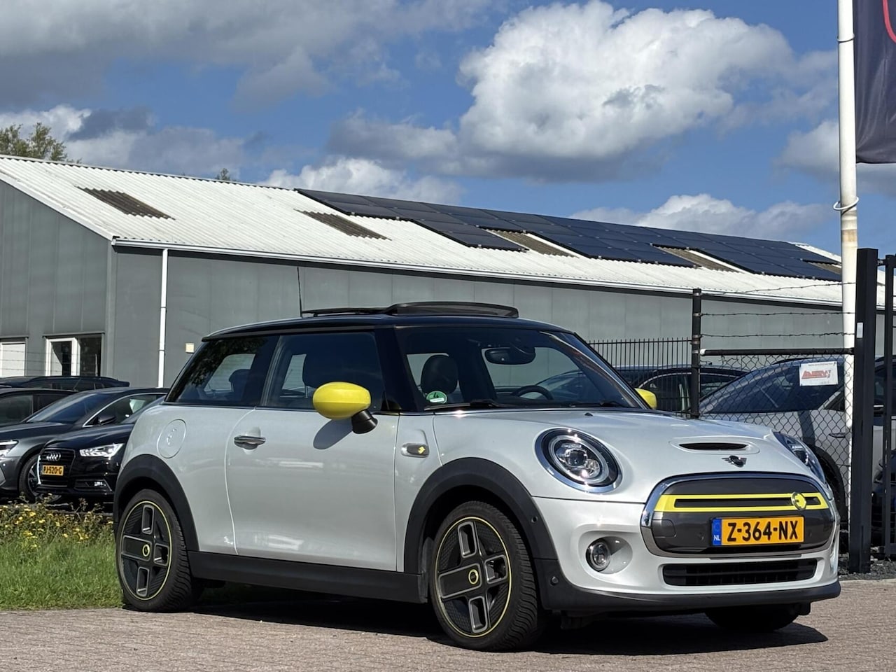 MINI Electric - Yours Edition cooper S leder camera keyless - AutoWereld.nl